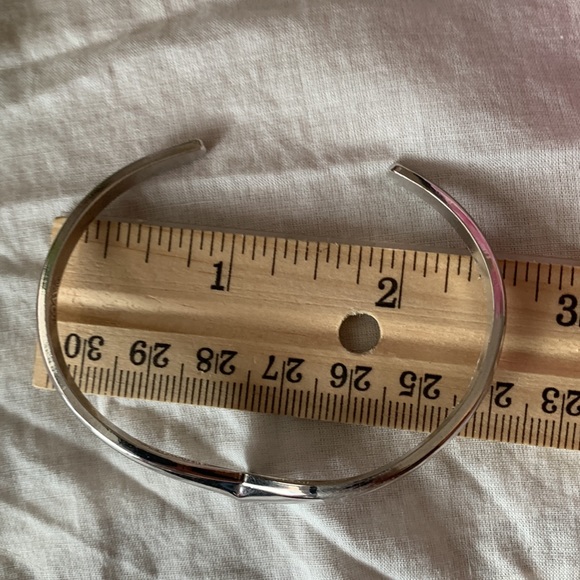 Vintage AVON cuff chevron silver tone, excellent - Picture 9 of 10